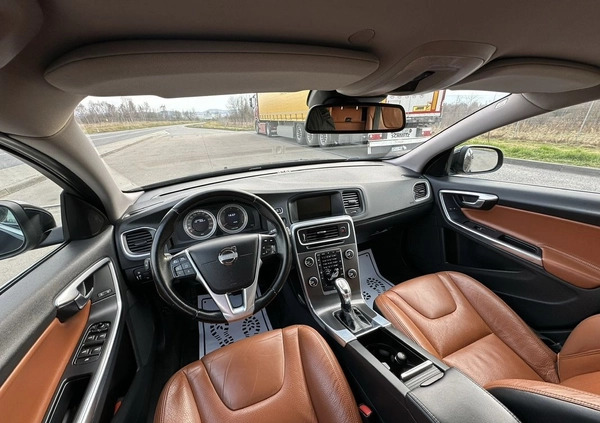 Volvo V60 cena 41000 przebieg: 242000, rok produkcji 2013 z Kłodzko małe 667